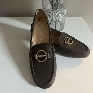 Woman’s Calvin Klein Layne Loafer’s sz 8 brown with gold buckle